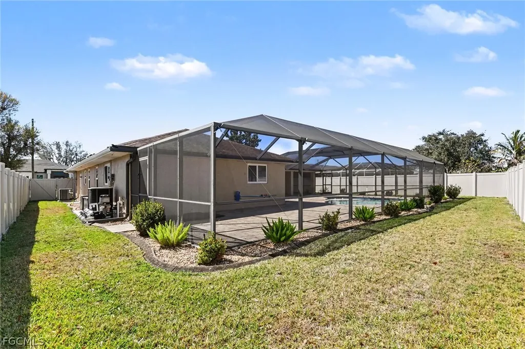 1807 SE 15th Street Cape Coral FL 33990