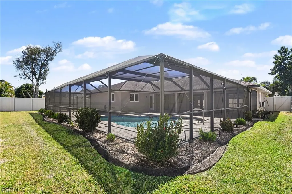 1807 SE 15th Street Cape Coral FL 33990