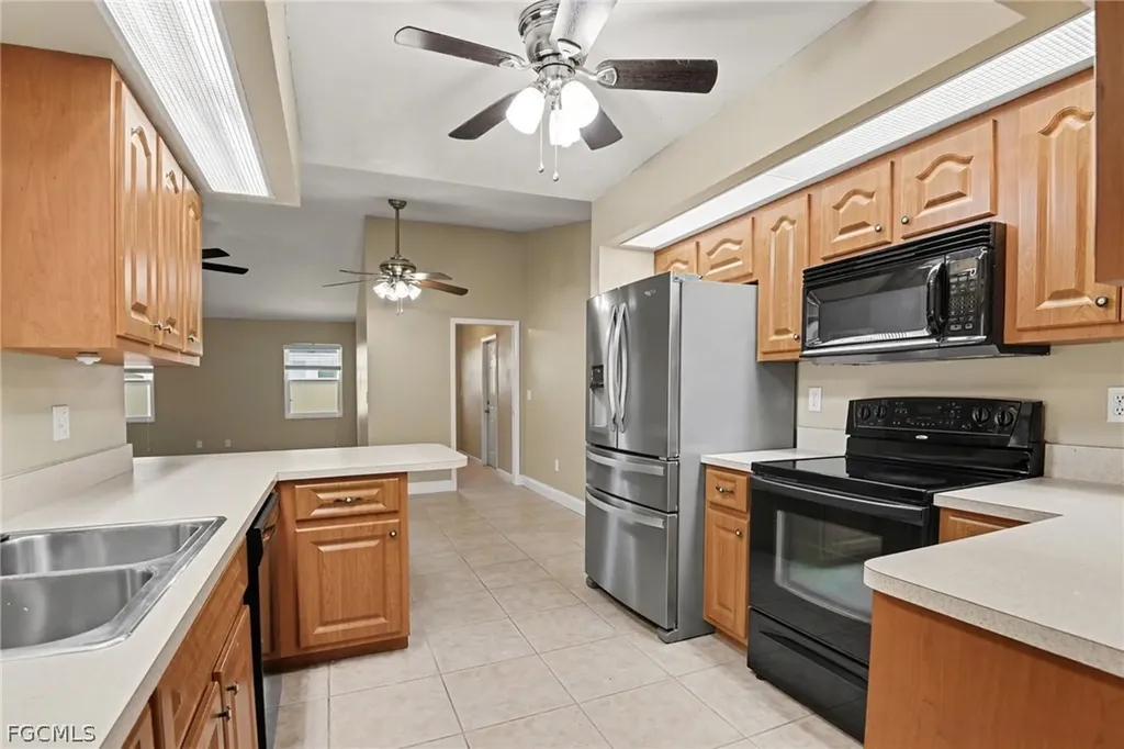 1807 SE 15th Street Cape Coral FL 33990