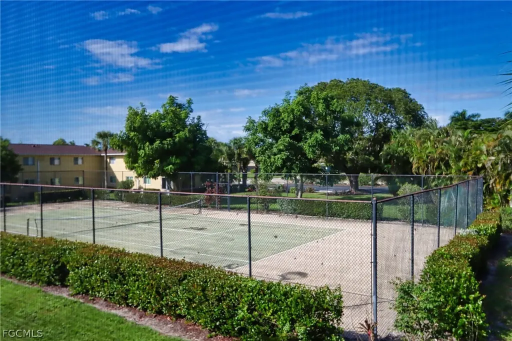 8109 Country Road Fort Myers FL 33919