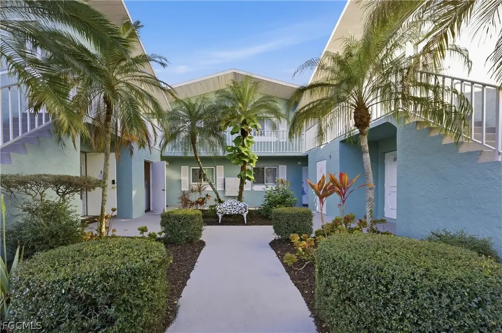 8109 Country Road Fort Myers FL 33919