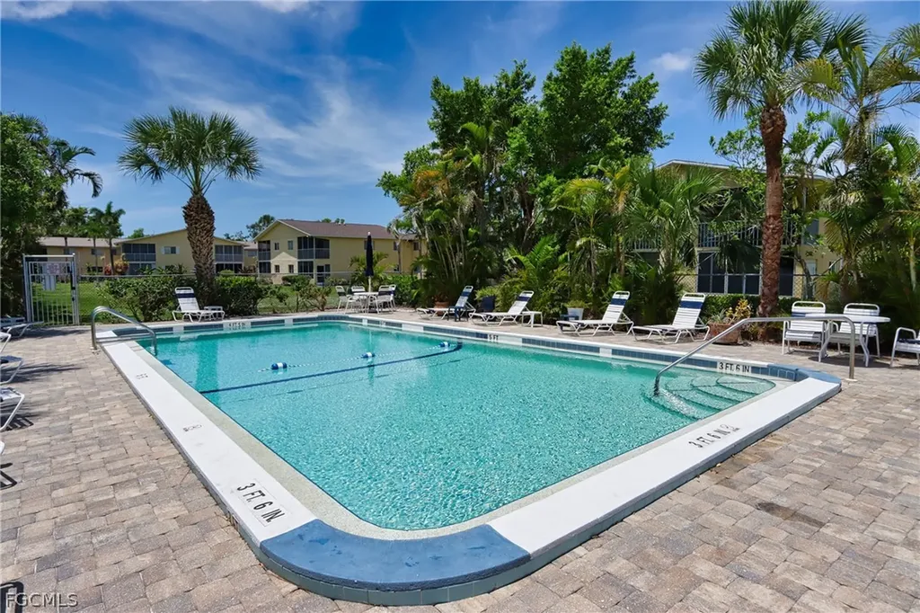 8109 Country Road Fort Myers FL 33919
