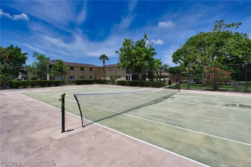 8109 Country Road Fort Myers FL 33919