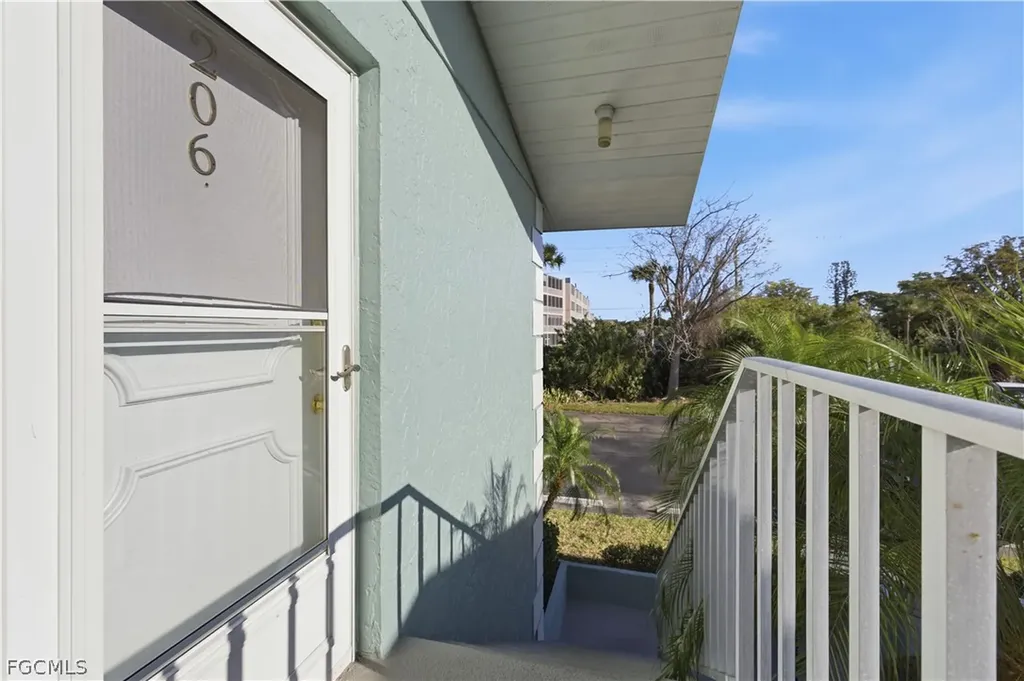 8109 Country Road Fort Myers FL 33919