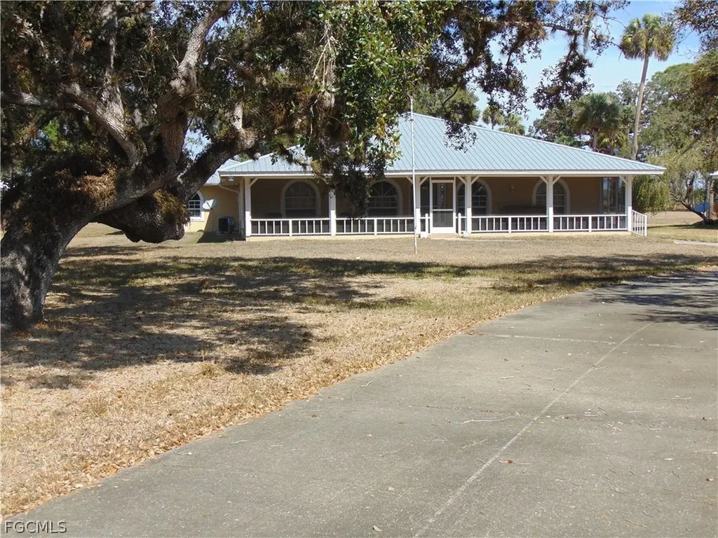 1092 Riverbend Drive Labelle FL 33935
