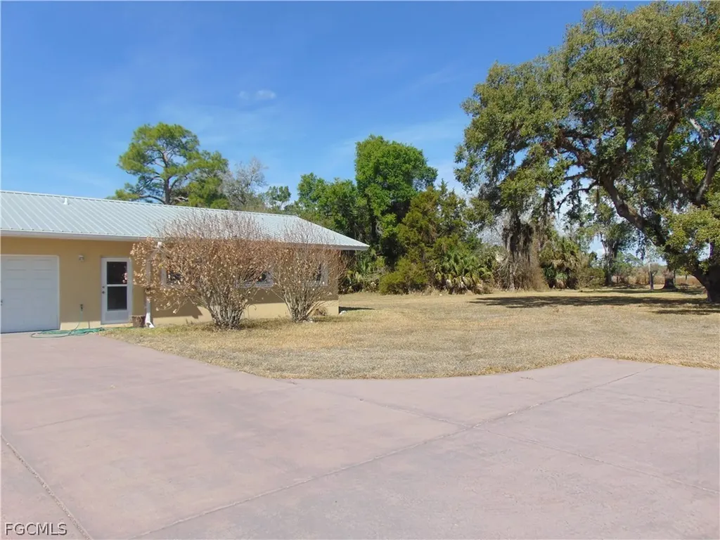 1092 Riverbend Drive Labelle FL 33935