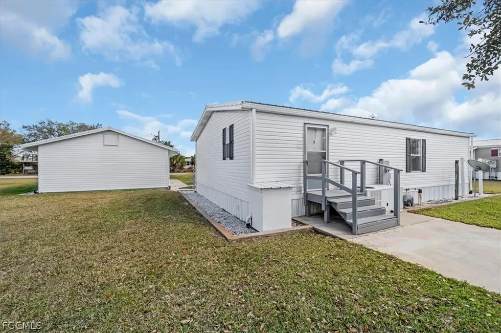 1151 Peaceful Lane Moore Haven FL 33471