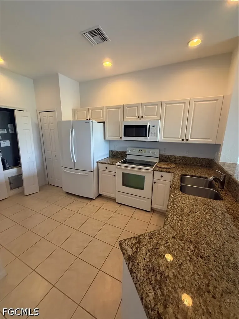 4263 Liron Avenue Fort Myers FL 33916