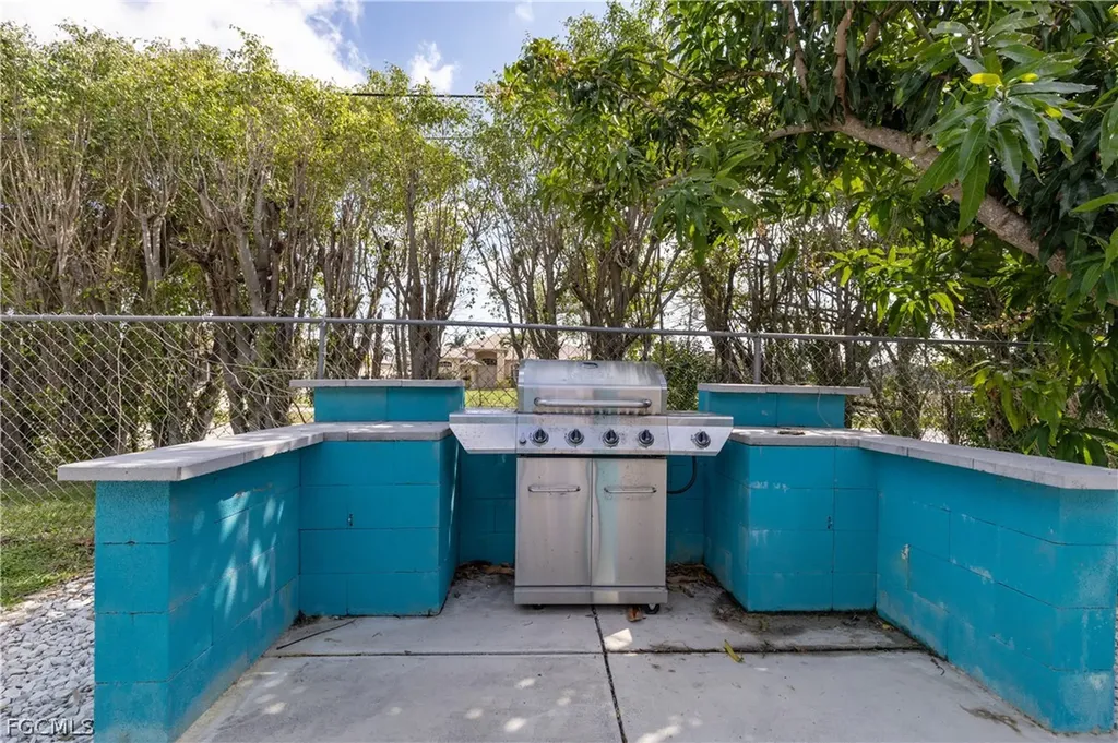 402 SW 46th Terrace Cape Coral FL 33914