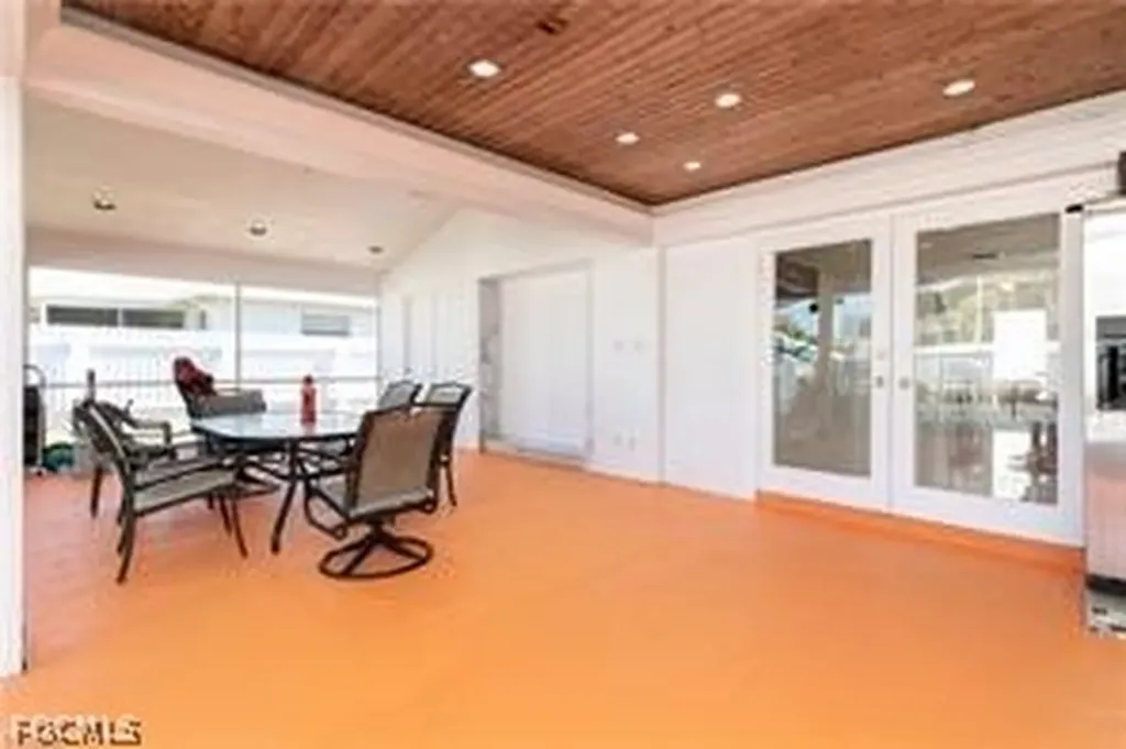 905 SE 27th Terrace Cape Coral FL 33904