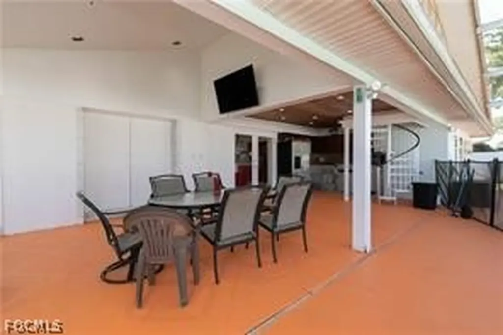 905 SE 27th Terrace Cape Coral FL 33904
