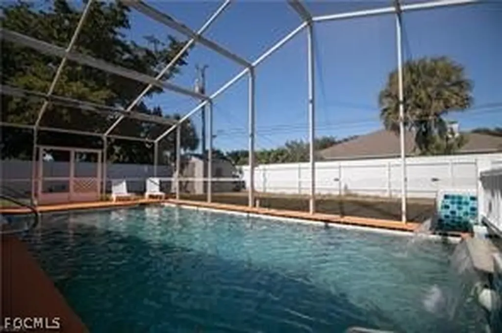 905 SE 27th Terrace Cape Coral FL 33904