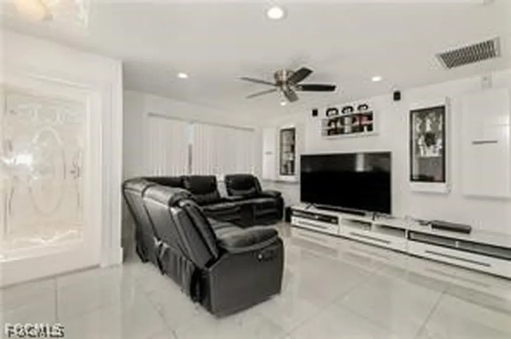 905 SE 27th Terrace Cape Coral FL 33904
