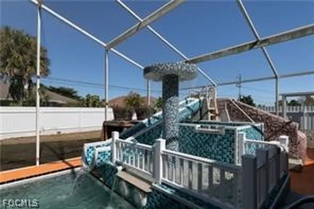 905 SE 27th Terrace Cape Coral FL 33904