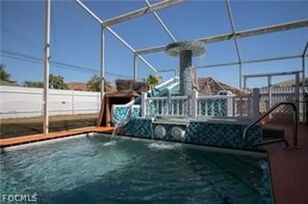 905 SE 27th Terrace Cape Coral FL 33904