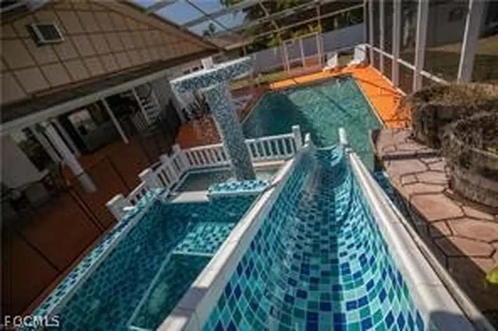 905 SE 27th Terrace Cape Coral FL 33904