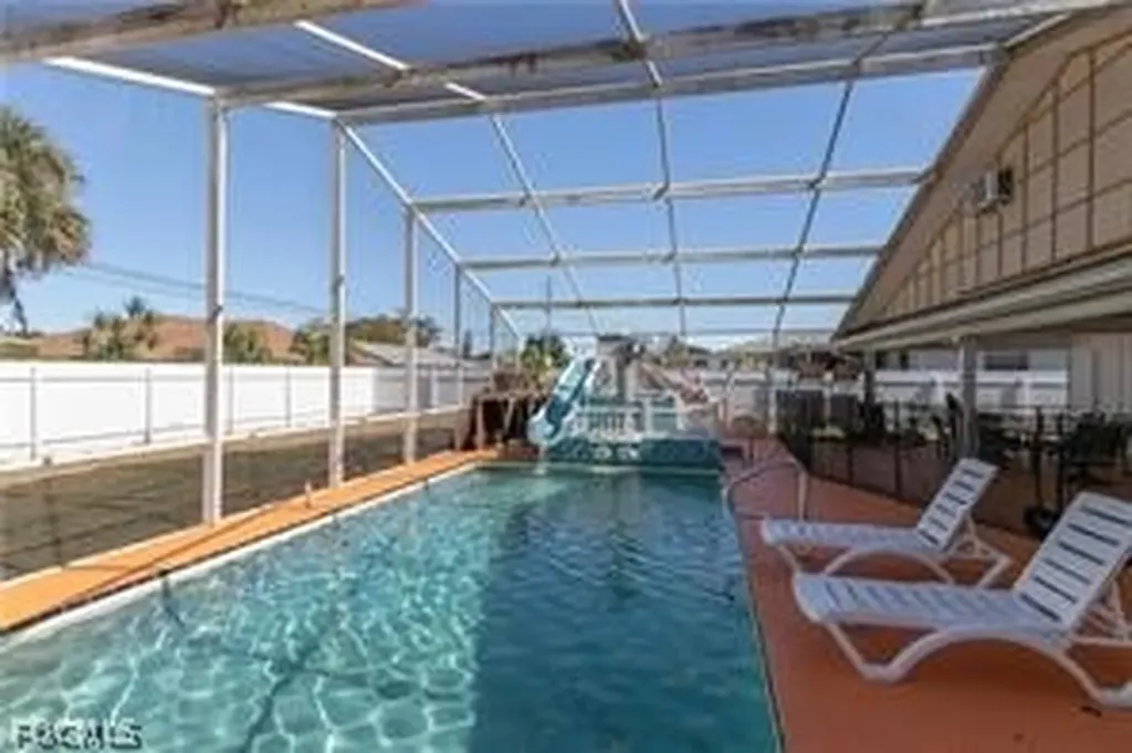 905 SE 27th Terrace Cape Coral FL 33904