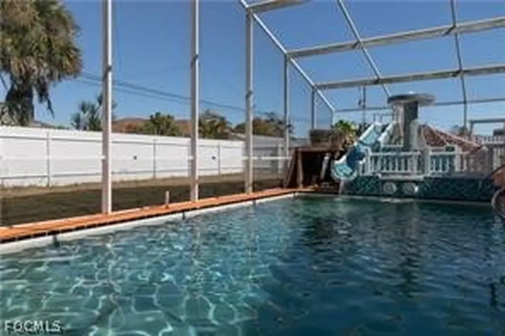 905 SE 27th Terrace Cape Coral FL 33904