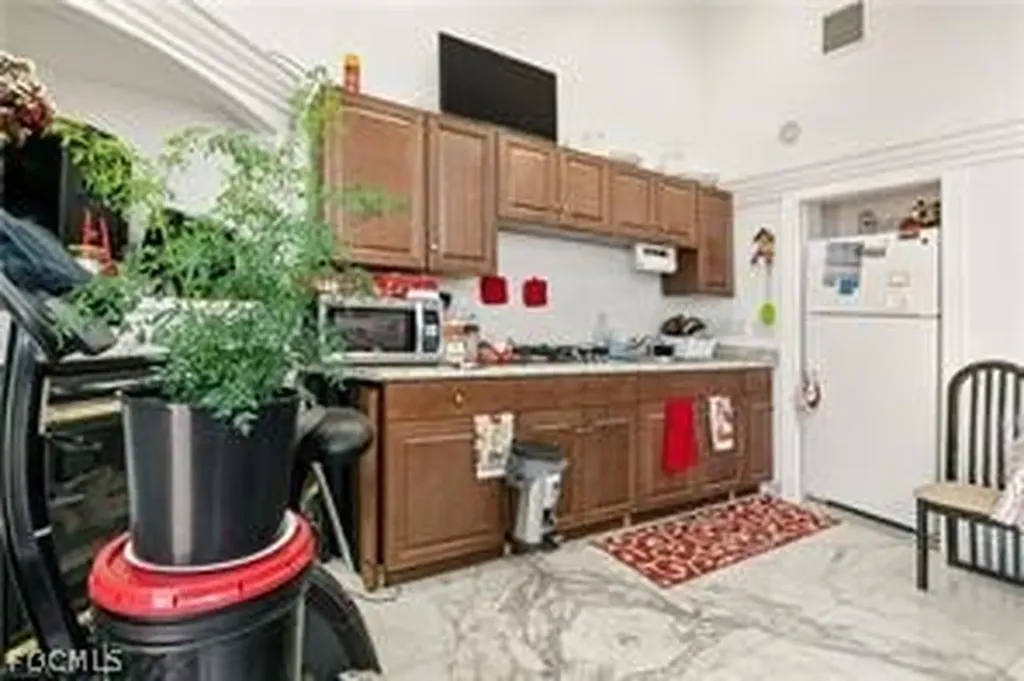 905 SE 27th Terrace Cape Coral FL 33904