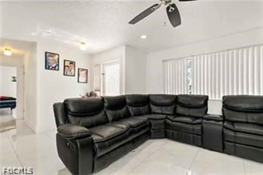 905 SE 27th Terrace Cape Coral FL 33904