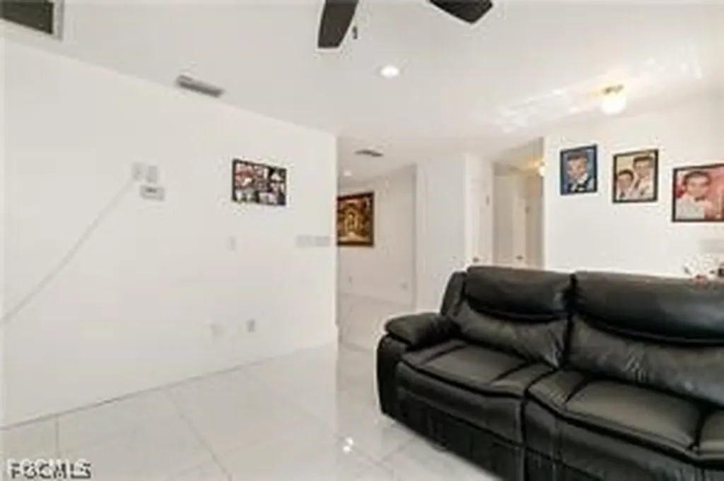 905 SE 27th Terrace Cape Coral FL 33904