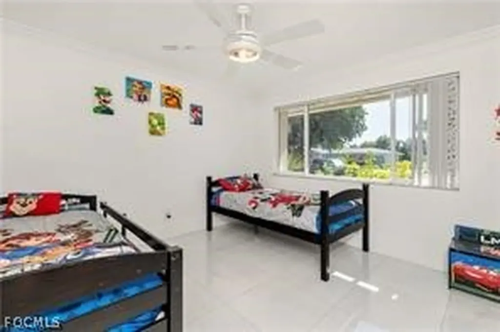 905 SE 27th Terrace Cape Coral FL 33904