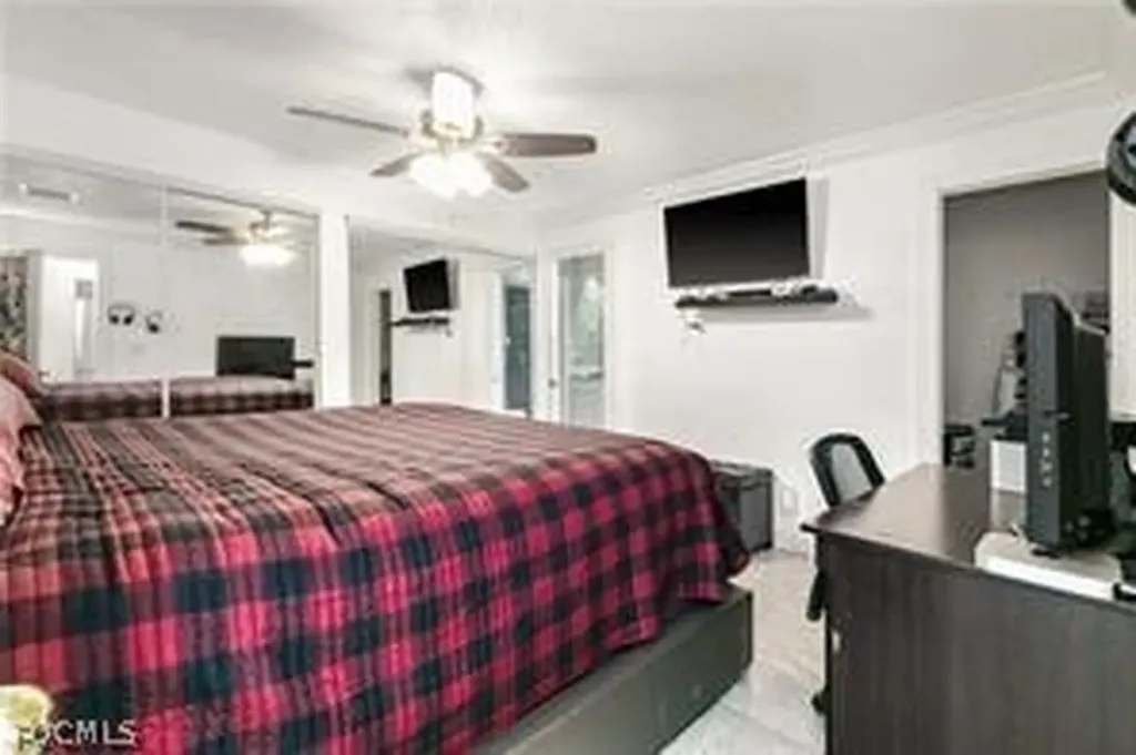 905 SE 27th Terrace Cape Coral FL 33904