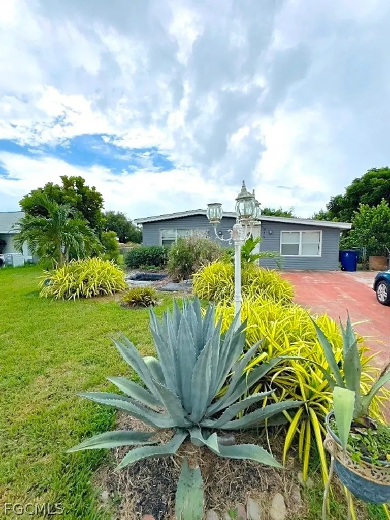 913 Hudson Avenue Lehigh Acres FL 33936