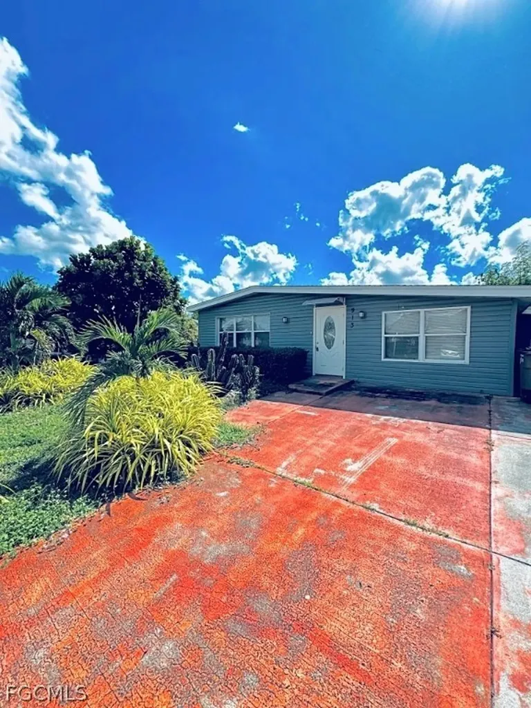 913 Hudson Avenue Lehigh Acres FL 33936