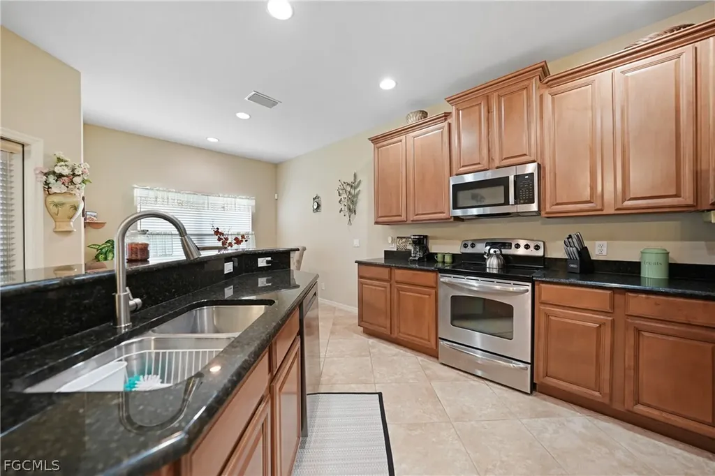 2454 Blackburn Circle Cape Coral FL 33991