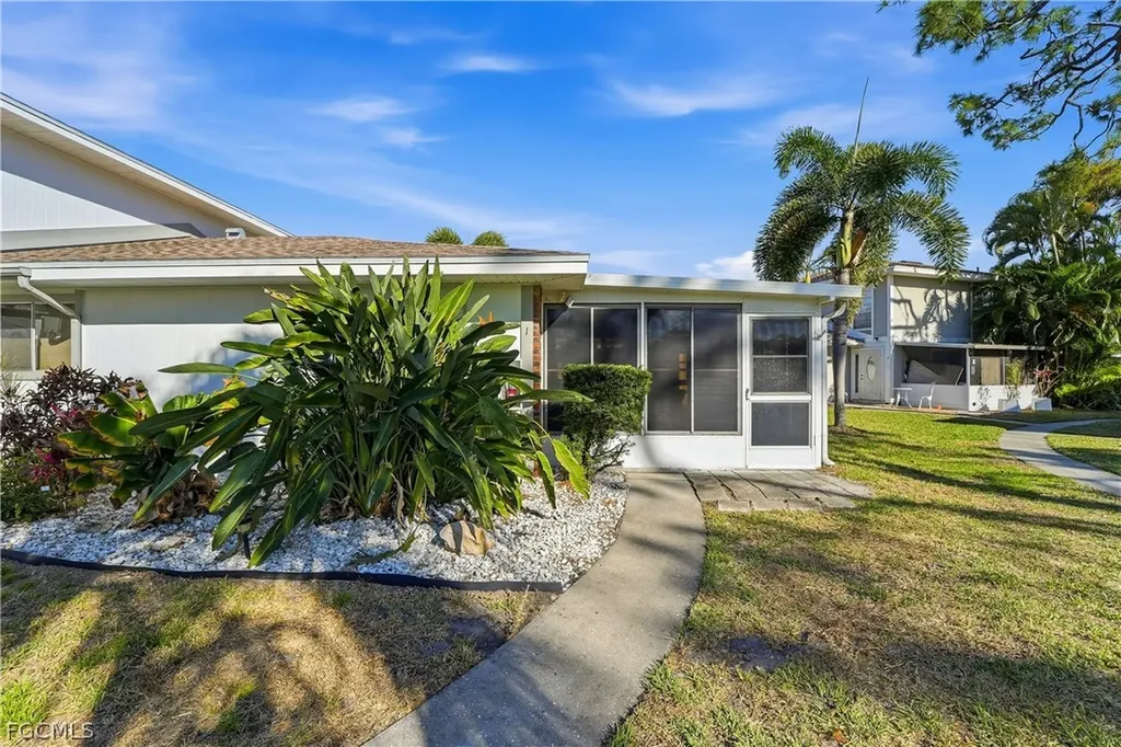 3268 Royal Canadian Trace Fort Myers FL 33907