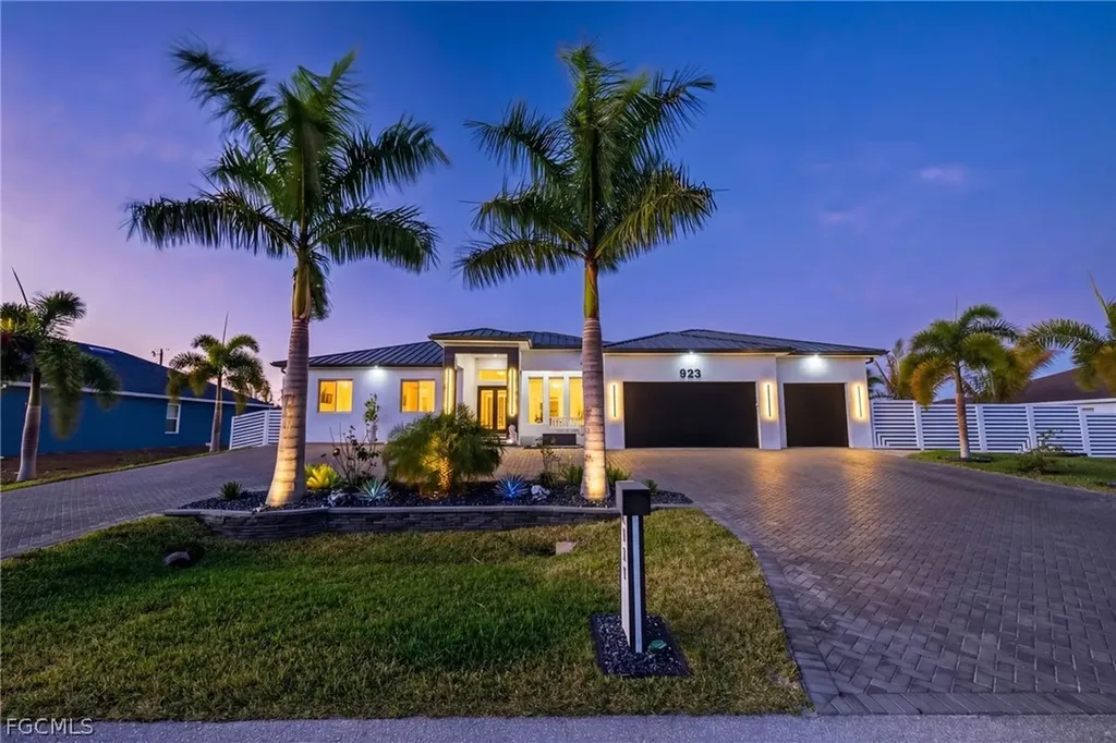 523 SW 23rd Street Cape Coral FL 33991