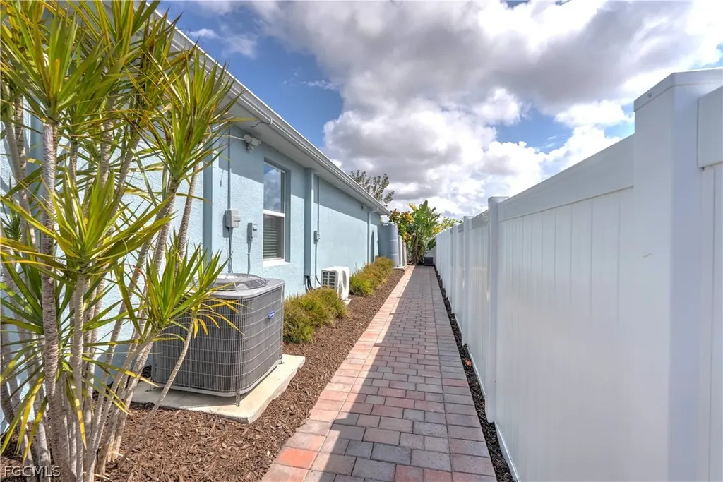 2501 NW 20th Place Cape Coral FL 33993