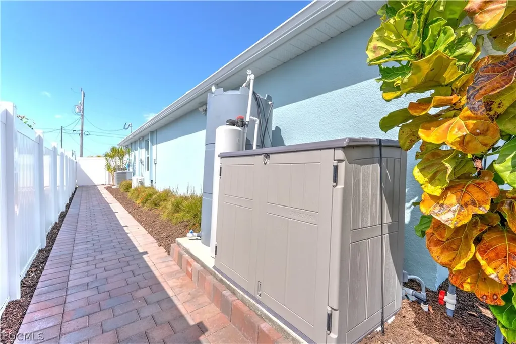 2501 NW 20th Place Cape Coral FL 33993