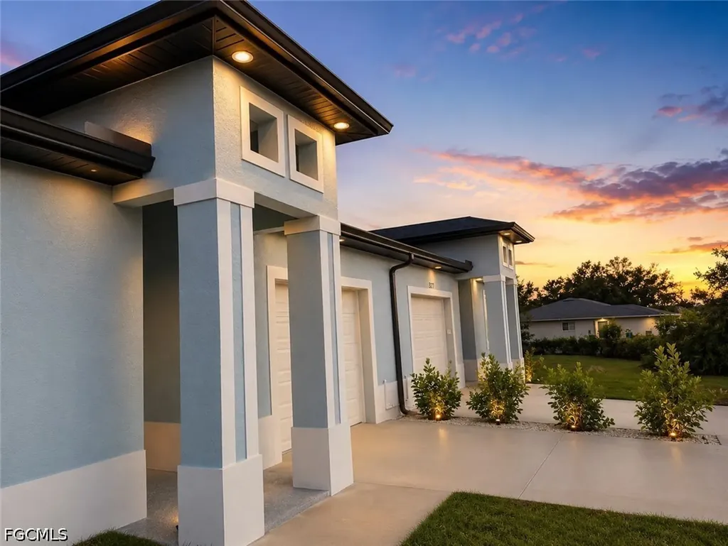 325 / 327 Gordon Avenue S Lehigh Acres FL 33973