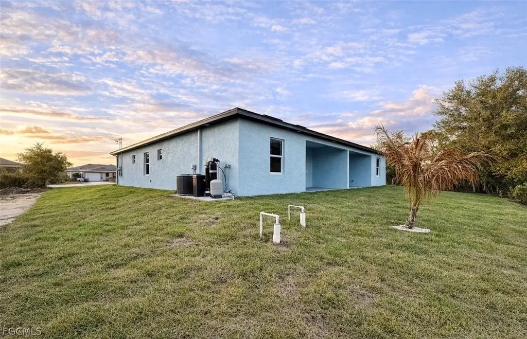 325 / 327 Gordon Avenue S Lehigh Acres FL 33973