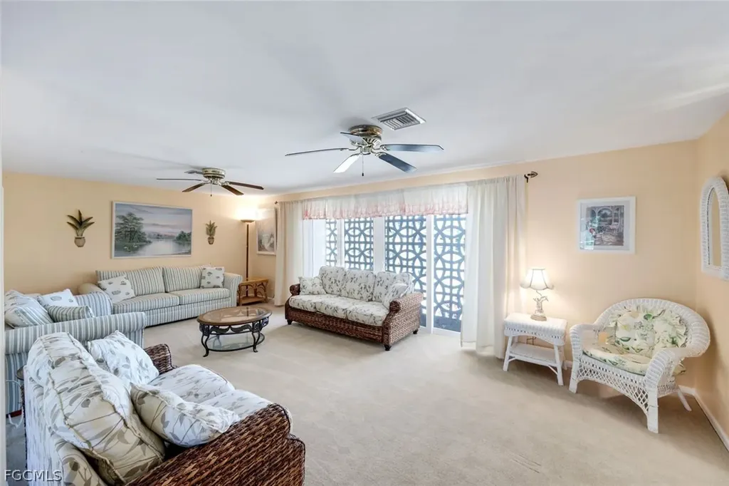 5201 Willow Court Cape Coral FL 33904