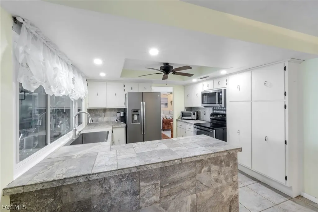 5201 Willow Court Cape Coral FL 33904