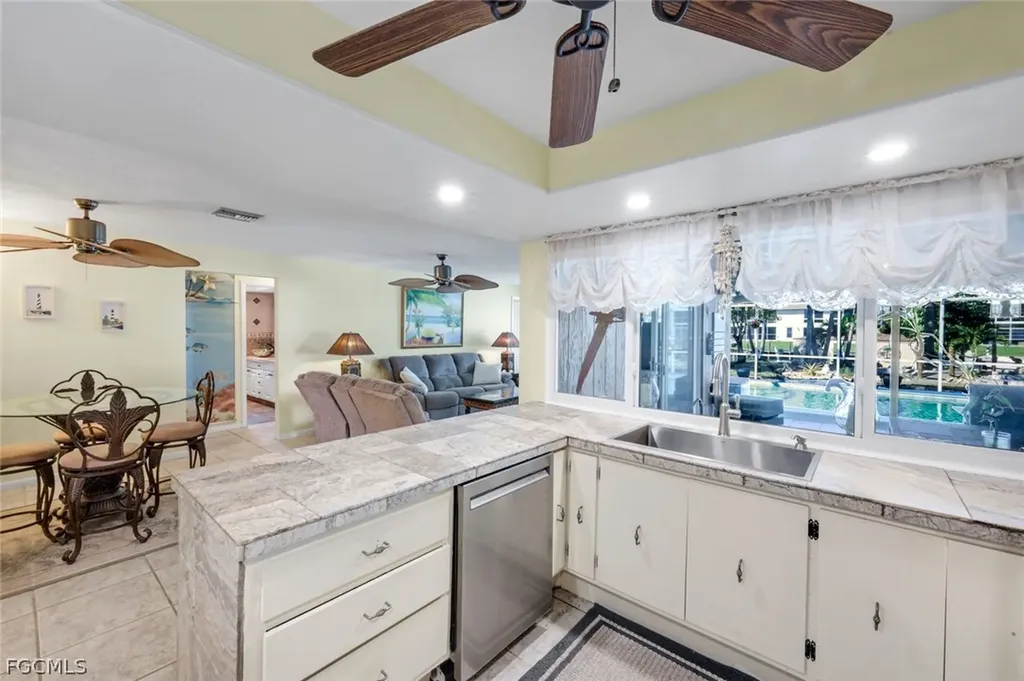 5201 Willow Court Cape Coral FL 33904