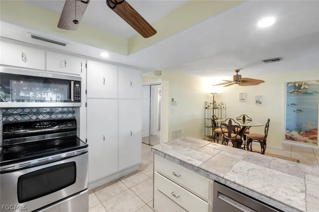 5201 Willow Court Cape Coral FL 33904