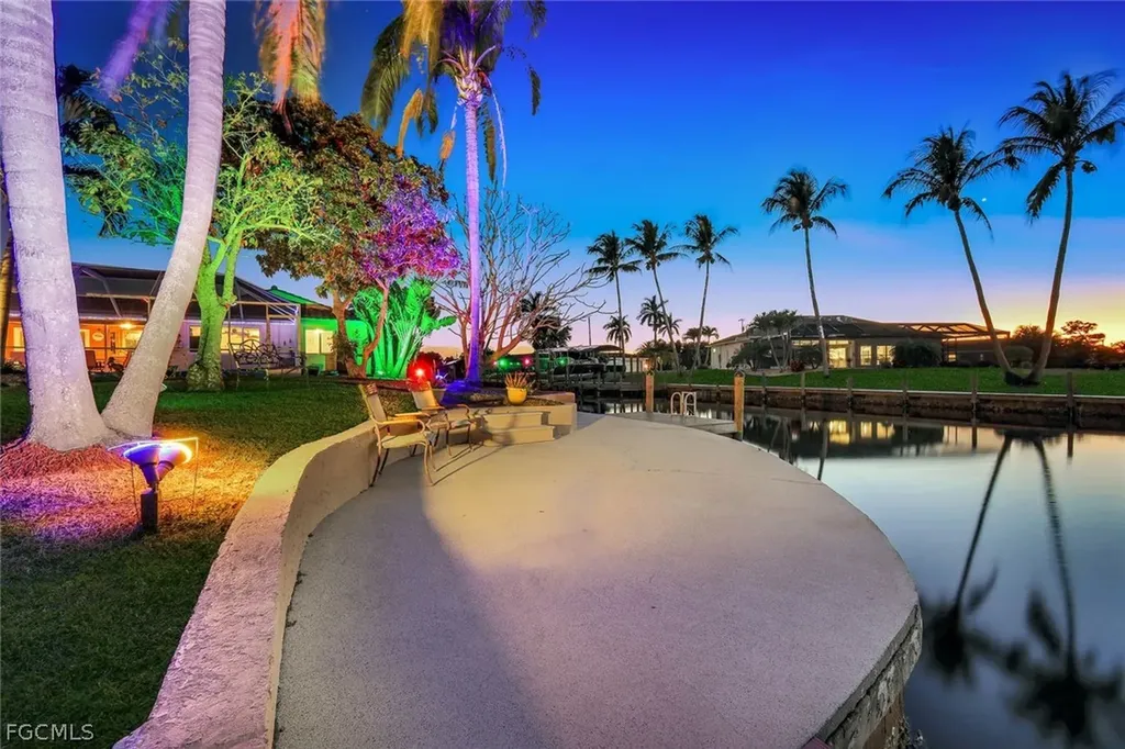 5201 Willow Court Cape Coral FL 33904