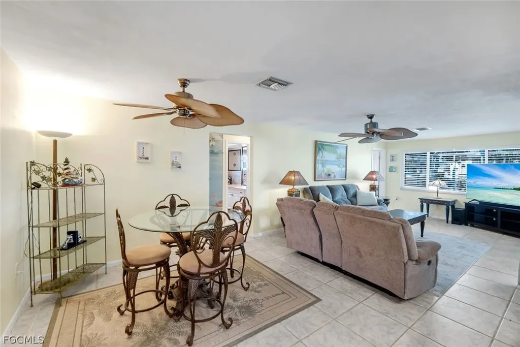 5201 Willow Court Cape Coral FL 33904