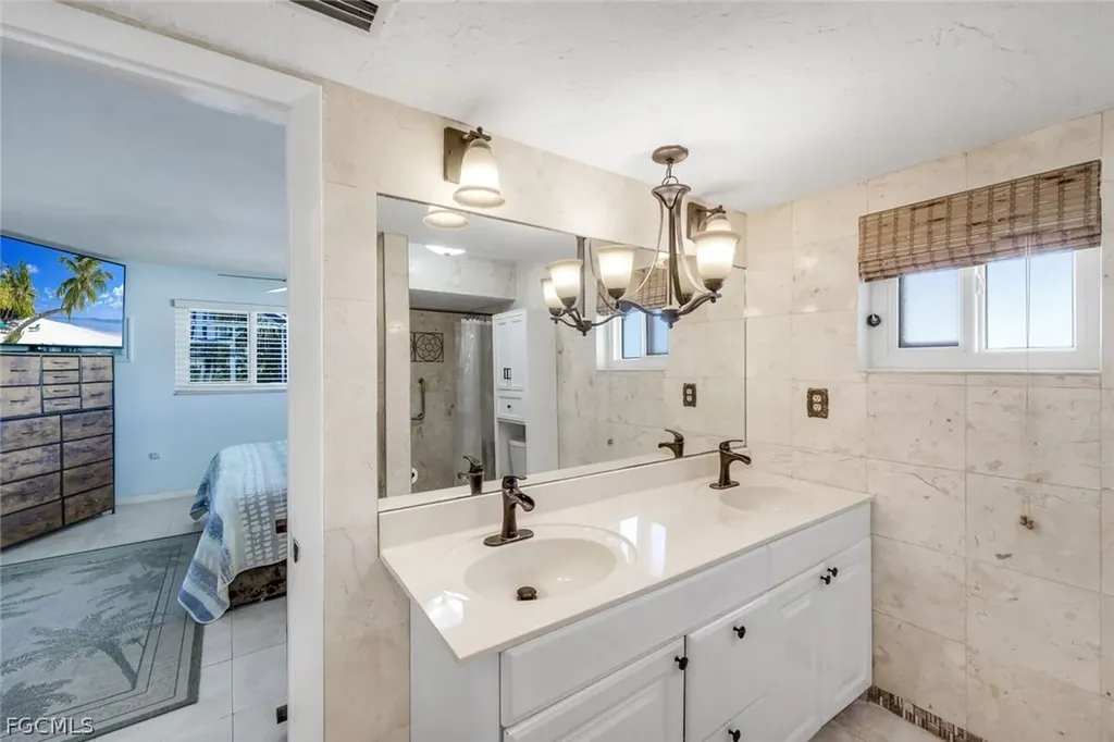 5201 Willow Court Cape Coral FL 33904