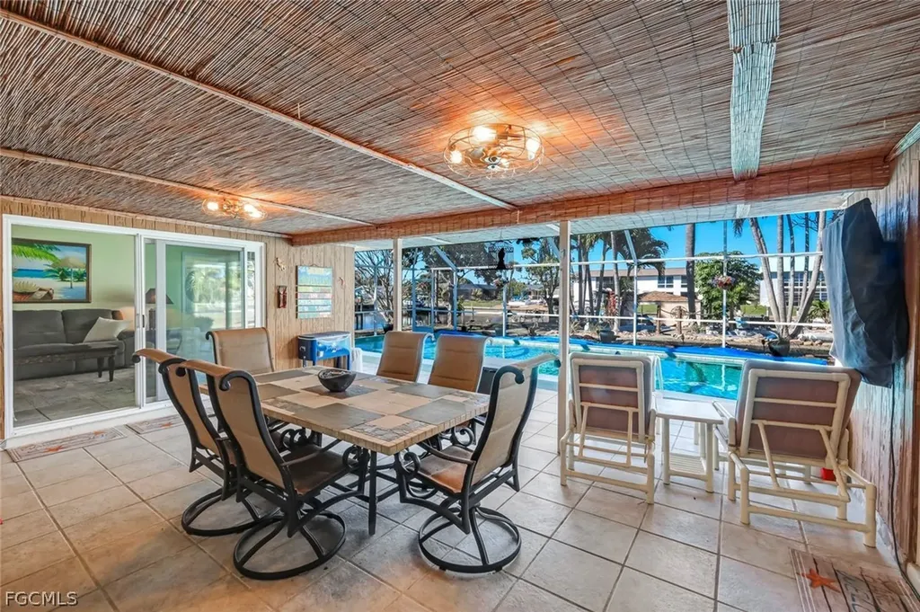 5201 Willow Court Cape Coral FL 33904