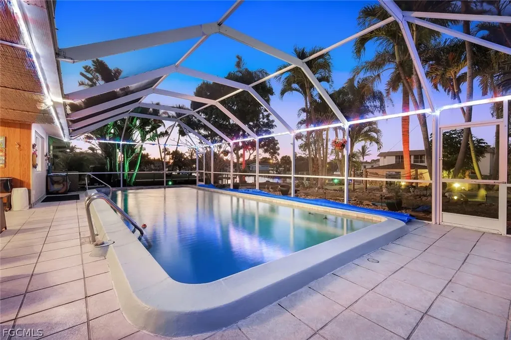 5201 Willow Court Cape Coral FL 33904
