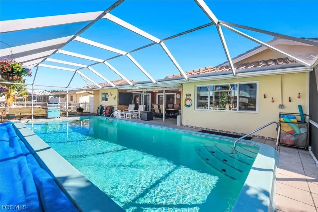 5201 Willow Court Cape Coral FL 33904