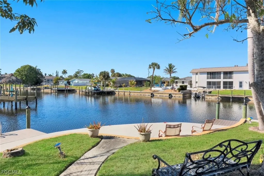 5201 Willow Court Cape Coral FL 33904