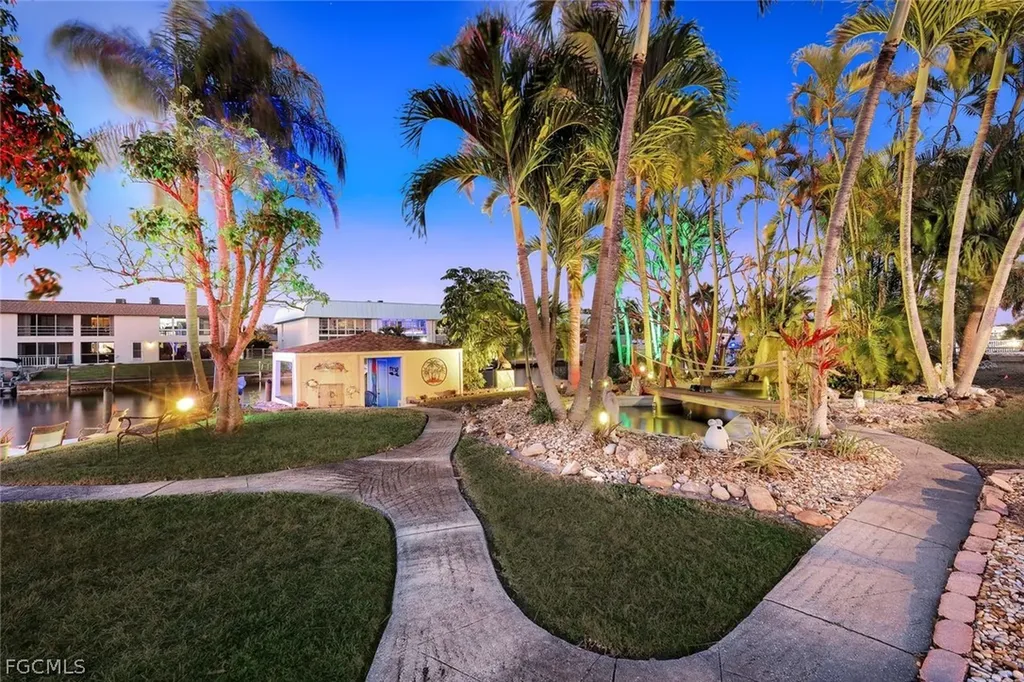 5201 Willow Court Cape Coral FL 33904