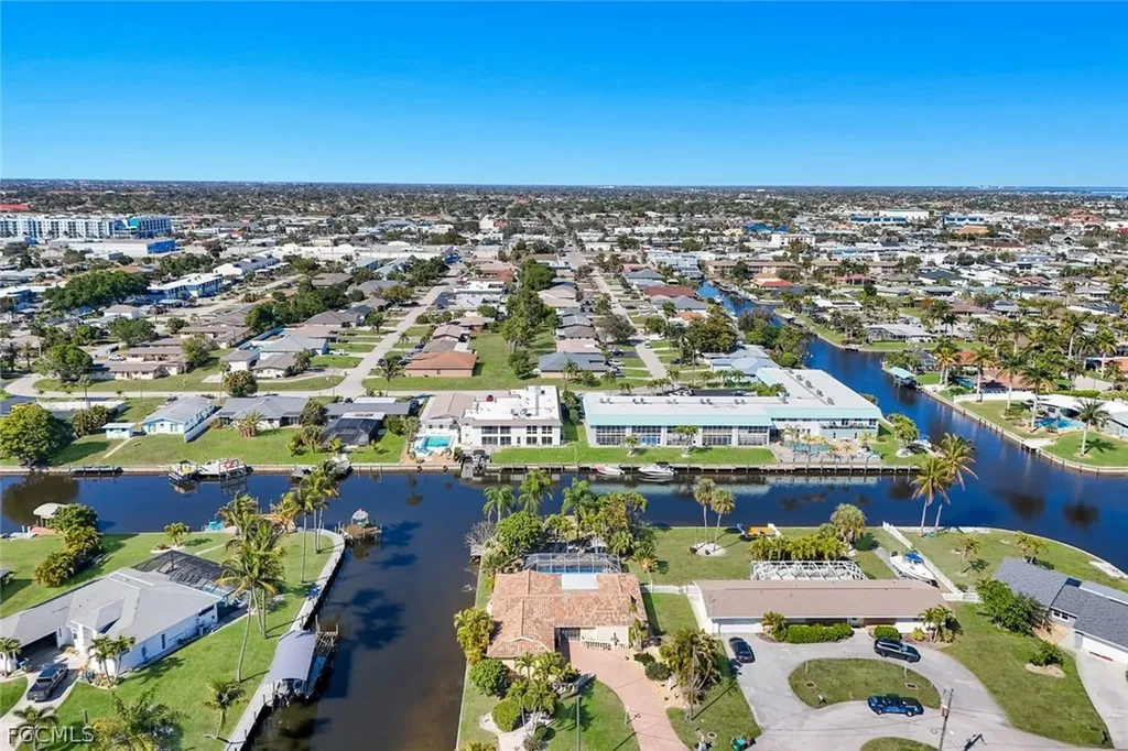 5201 Willow Court Cape Coral FL 33904