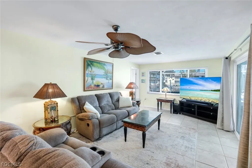 5201 Willow Court Cape Coral FL 33904